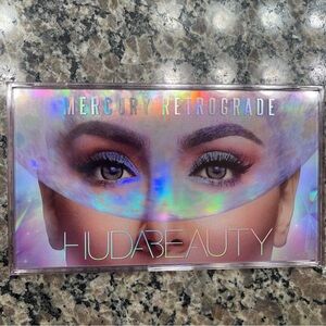 HUDA BEAUTY Cosmic Eyeshadow Palette